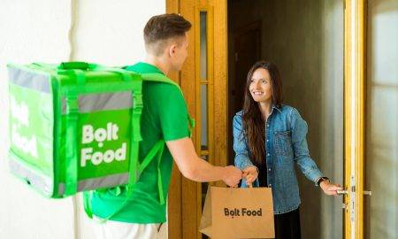 Bolt Food lietotnē turpmāk iespēja atstāt tējas naudu kurjeram