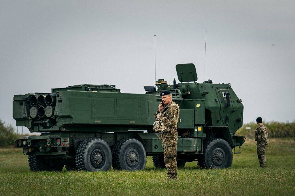 Latvija trīs gadu laikā iegādāsies sešas daudzkārtējas palaišanas raķešu sistēmas HIMARS