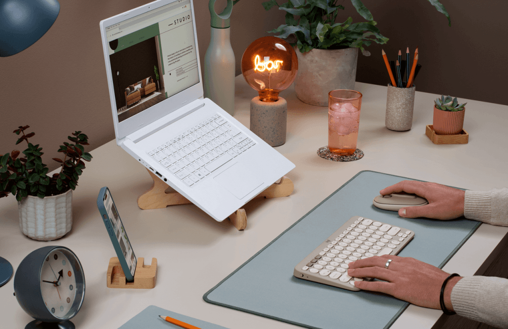 Moderna un minimālistiska tastatūra un pele no Logitech, pieejamas trīs svaigās krāsās 11 Logitech Pebble