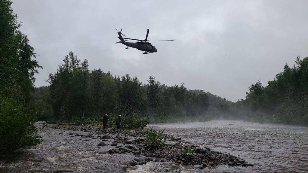 “Negadījumi notiks — neatkarīgi no tā, cik profesionāli esam.” Kā dēls izglāba sava 75 gadus vecā tēva dzīvību laivošanas negadījumā 9 “Negadījumi notiks — neatkarīgi no tā, cik profesionāli esam.” Kā dēls izglāba sava 75 gadus vecā tēva dzīvību laivošanas negadījumā