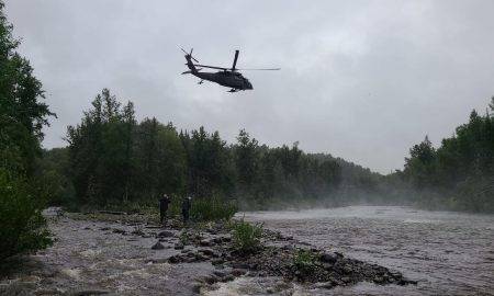 “Negadījumi notiks — neatkarīgi no tā, cik profesionāli esam.” Kā dēls izglāba sava 75 gadus vecā tēva dzīvību laivošanas negadījumā