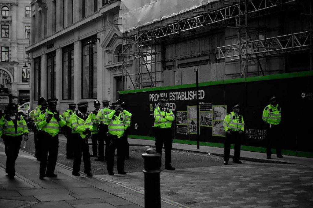 Lielbritānijas policija: mēs esam kā bruņošanās sacensībās ar kripto uzņēmumiem