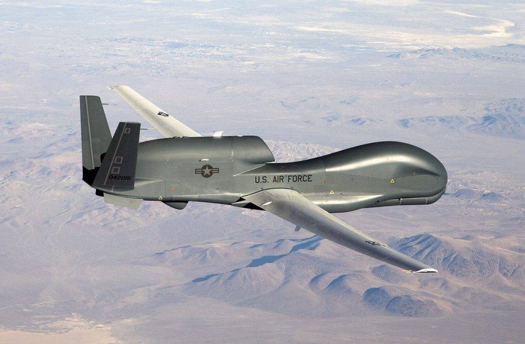 Polijas gaisa spēku lidmašīnas kaujas gatavībā un ASV nosūta stratēģiskās izlūkošanas dronu RQ-4 Global Phoenix
