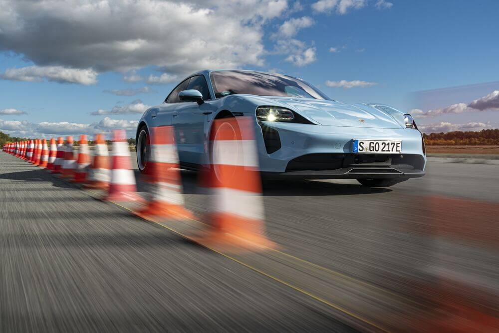 "Porsche" saražojis jau 100 000 "Taycan" modeļus 10 "Porsche" saražojis jau 100 000 "Taycan" modeļus