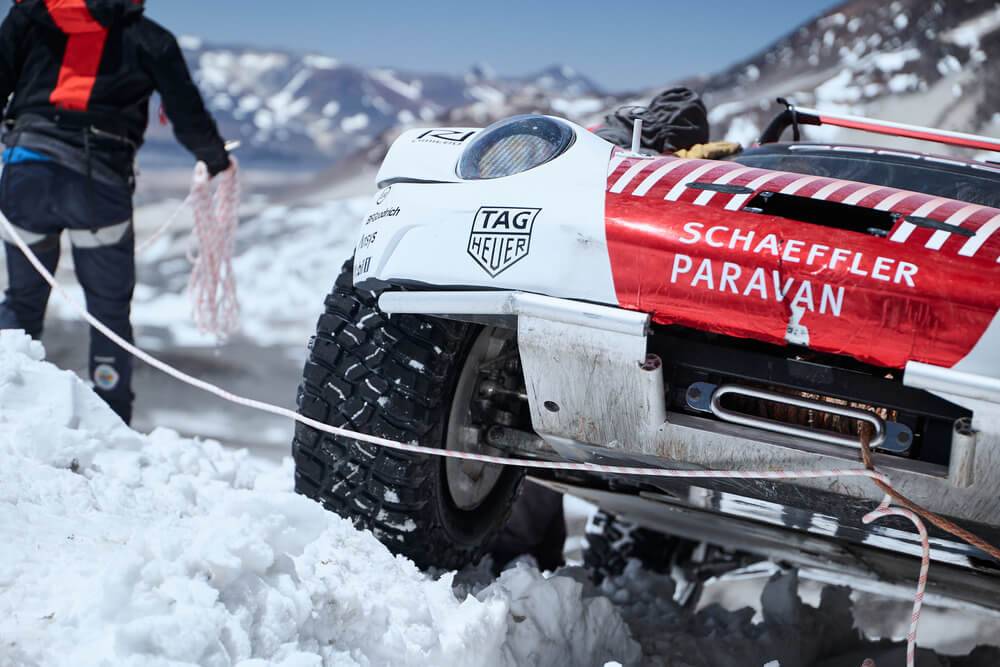 “Porsche 911” izpētes ceļojums uz pasaules augstāko vulkānu 15 “Porsche 911” izpētes ceļojums uz pasaules augstāko vulkānu