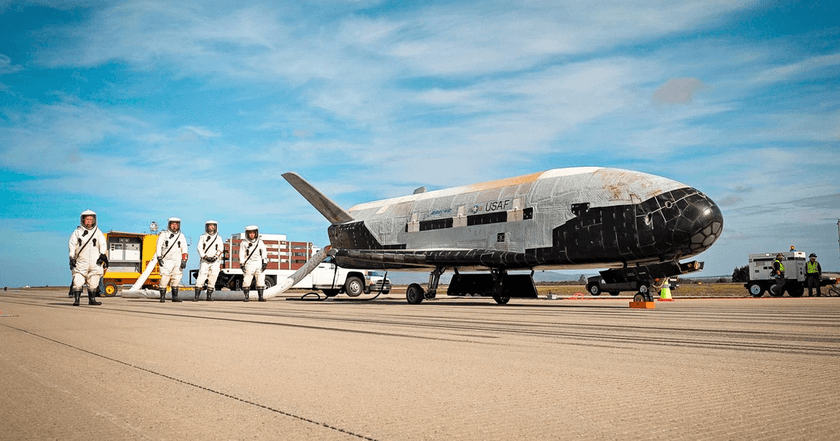 Kādi bija noslēpumainā bezpilota kosmoplāna Boeing X-37B misijas uzdevumi orbītā 908 dienas