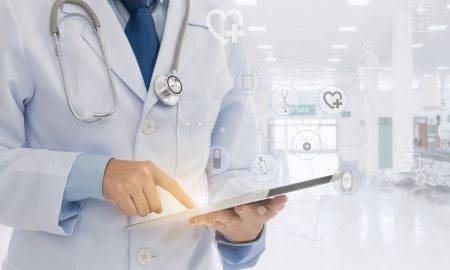 Kā digitalizācija un jaunākās tehnoloģijas veido nākotnes veselības aprūpes sistēmu