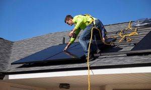 AS Sadales tīkls jaunie tarifi sagraus saules paneļu uzstādīšanu mājsaimniecībās