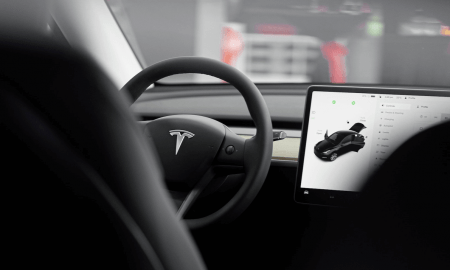Nekontrolējama Tesla Model Y nogalina divus cilvēkus (Video)