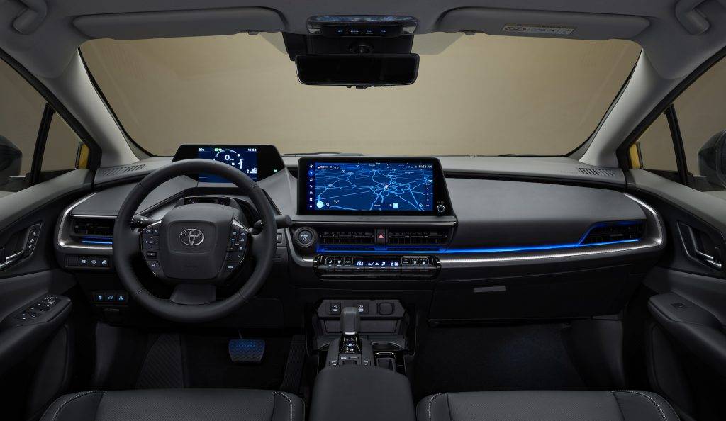 Nākamā nodaļa Toyota Hybrid vēsturē ar jauno Prius Plug-in Hybrid