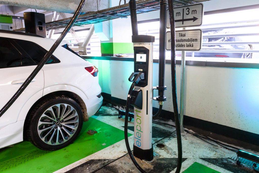 Ieguldot 150 tūkstošus eiro, Eleport atklāj līdz šim jaudīgāko elektroauto uzlādes laukumu 17 Ieguldot 150 tūkstošus eiro, Eleport atklāj līdz šim jaudīgāko elektroauto uzlādes laukumu