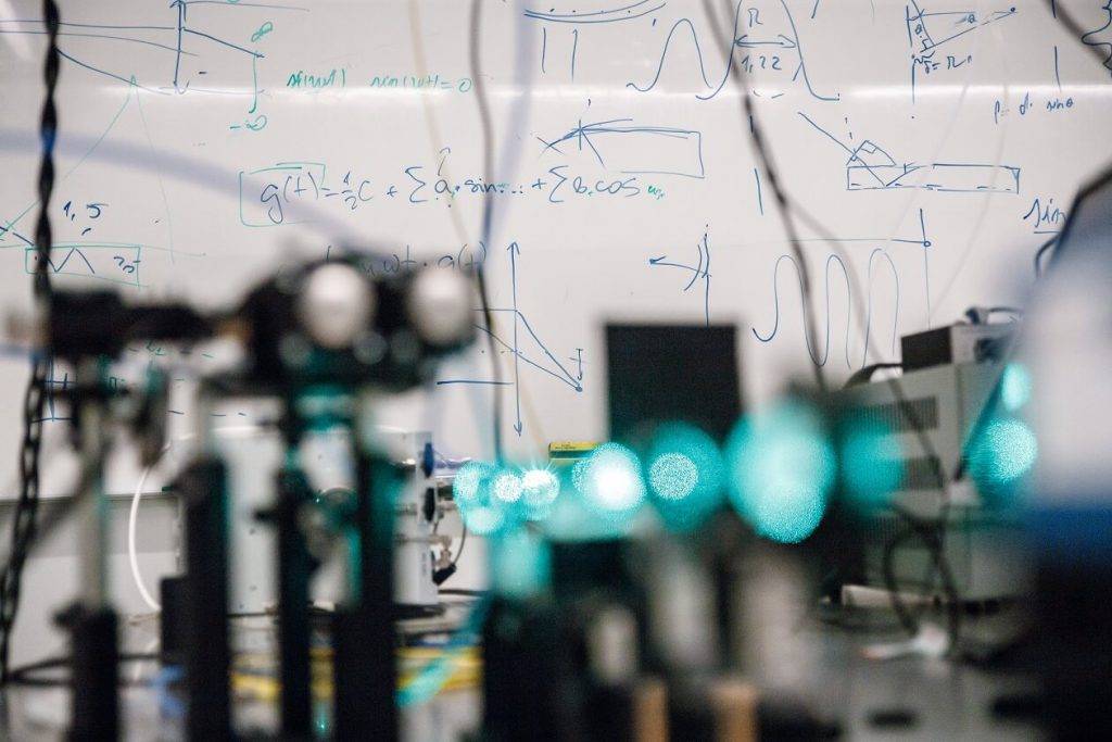 Latvijas vadošie zinātnieki izveido Latvijas Kvantu iniciatīvu 5 Latvijas vadošie zinātnieki izveido Latvijas Kvantu iniciatīvu