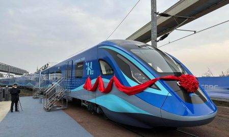Ķīnā pārvadājumus uzsāks pirmais ūdeņraža pasažieru vilciens