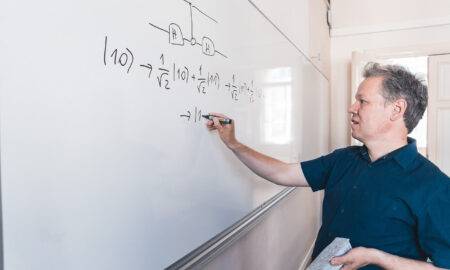 Latvijas Universitāte no Accenture kvantu algoritmu izpētei saņēmusi 270 tūkstošus eiro