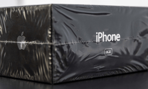 Par kādu cenu tiek tirgots pats pirmais iPhone, nelietots un oriģinālajā iepakojumā?