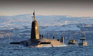 Briti izmantoja līmi, lai nostiprinātu ar kodolenerģiju darbināma kreisera HMS Vanguard of the Trident sistēmas