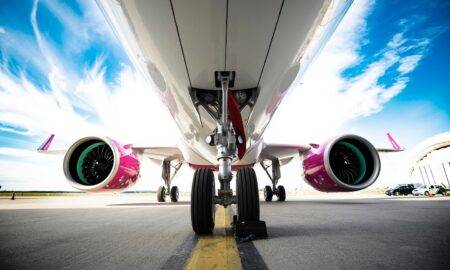 WIZZ AIR ar NESTE paraksta vienošanos par ilgspējīgas aviācijas degvielas piegādi