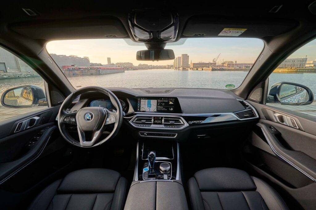 BMW prezentējis savu pirmo ar ūdeņradi darbināmo automobili – BMW iX5 Hydrogen