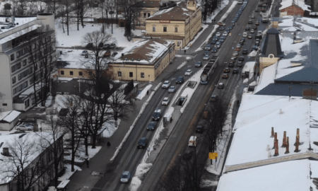 Valsts policija ar drona palīdzību Rīgā pieķer 11 agresīvos braucējus (Video)