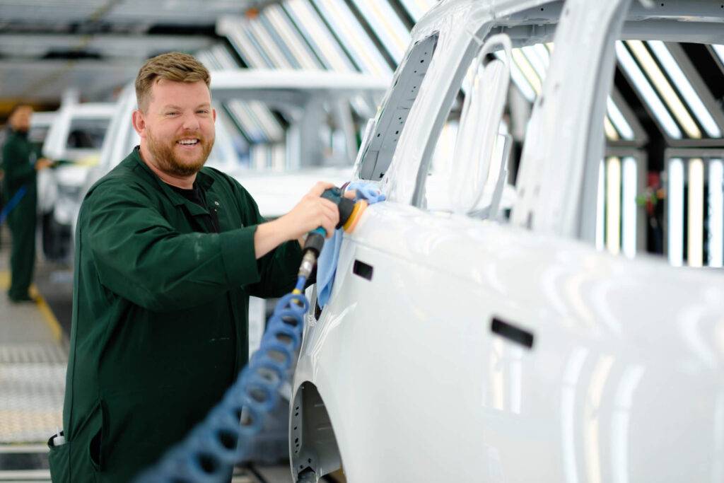 Modernā luksusa elektriskajā nākotnē Jaguar Land Rover nākamajos piecos gados investēs 15 miljardus sterliņu mārciņu 9 Modernā luksusa elektriskajā nākotnē Jaguar Land Rover nākamajos piecos gados investēs 15 miljardus sterliņu mārciņu