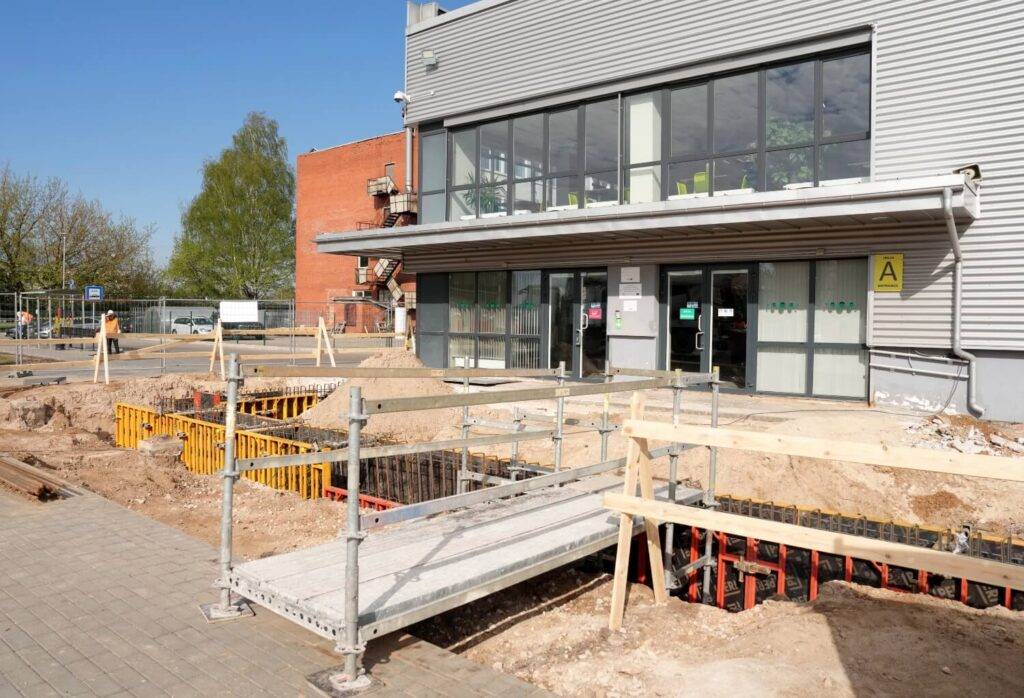 Ar pamatakmens ielikšanu “Schneider Electric” uzsāk rūpnīcas paplašināšanu 11 Ar pamatakmens ielikšanu “Schneider Electric” uzsāk rūpnīcas paplašināšanu