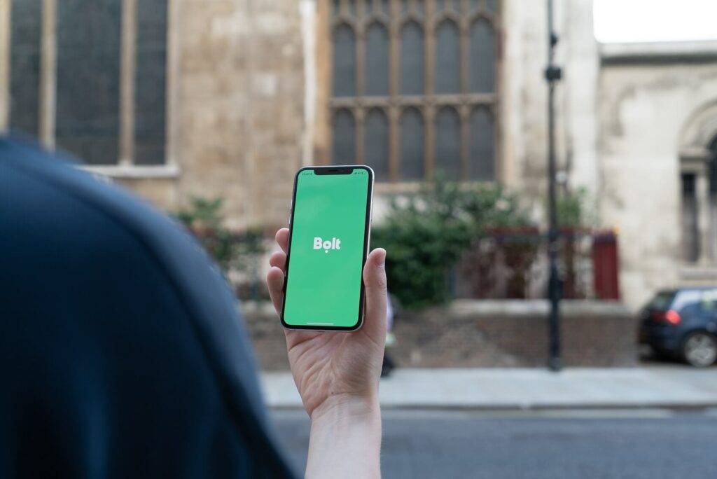 “Bolt” pilnveido drošības funkcijas lietotnē – ievieš “SOS” pogu 5 “Bolt” pilnveido drošības funkcijas lietotnē – ievieš “SOS” pogu