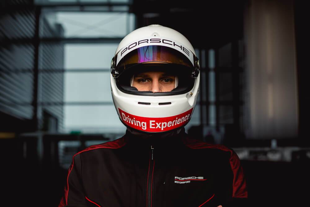 Titulētais autošosejas braucējs Valters Zviedris kļūst par Latvijas pirmo “Porsche AG” sertificēto individuālās braukšanas instruktoru 9 Titulētais autošosejas braucējs Valters Zviedris kļūst par Latvijas pirmo “Porsche AG” sertificēto individuālās braukšanas instruktoru