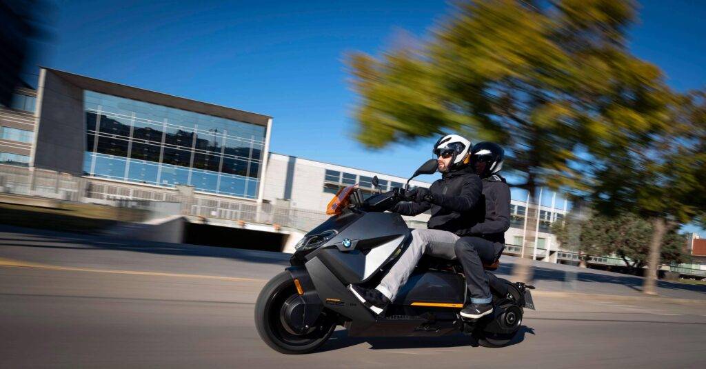 Latvijā ieviests jauns pakalpojums: BMW motociklu noma ar Rent A Ride