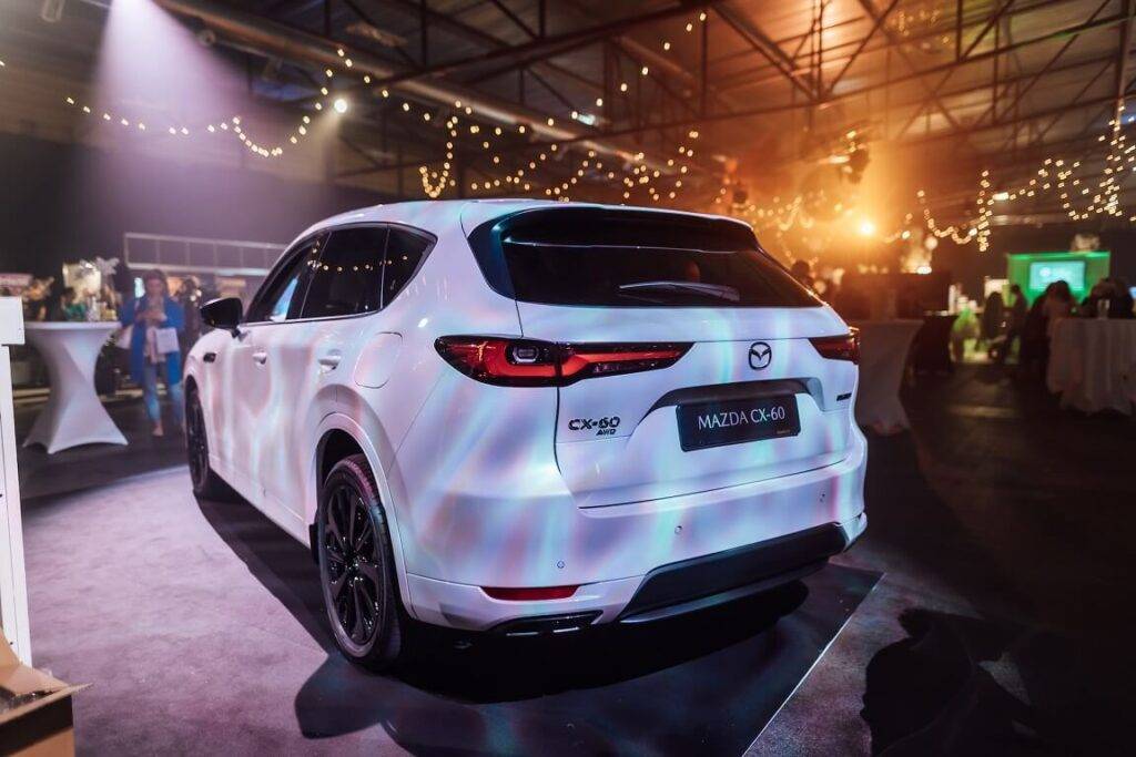 Kas kopīgs sievietei - līderei un Mazda CX-60? 13 Kas kopīgs sievietei - līderei un Mazda CX-60?