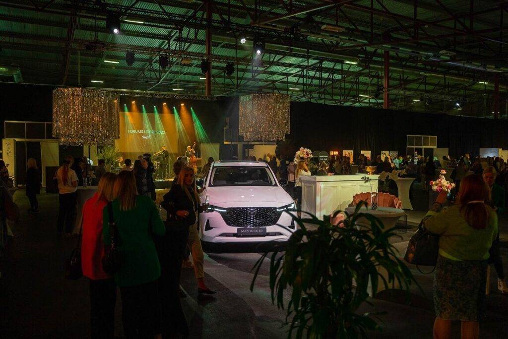 Kas kopīgs sievietei - līderei un Mazda CX-60? 11 Kas kopīgs sievietei - līderei un Mazda CX-60?