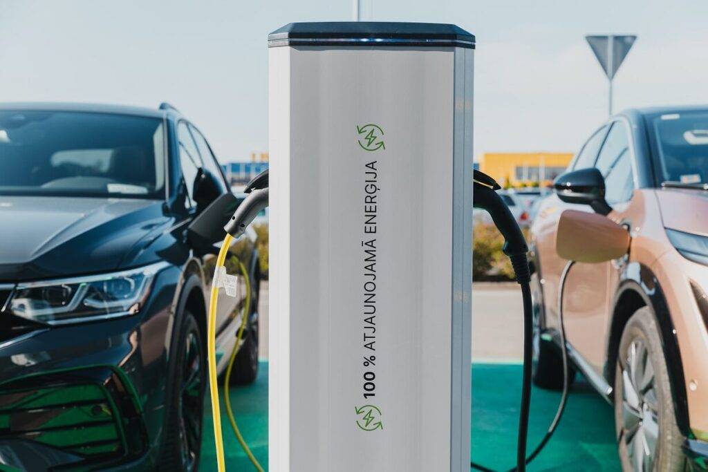 Eleport atklāj 6 jaunas uzlādes stacijas Rīgā un Salacgrīvā