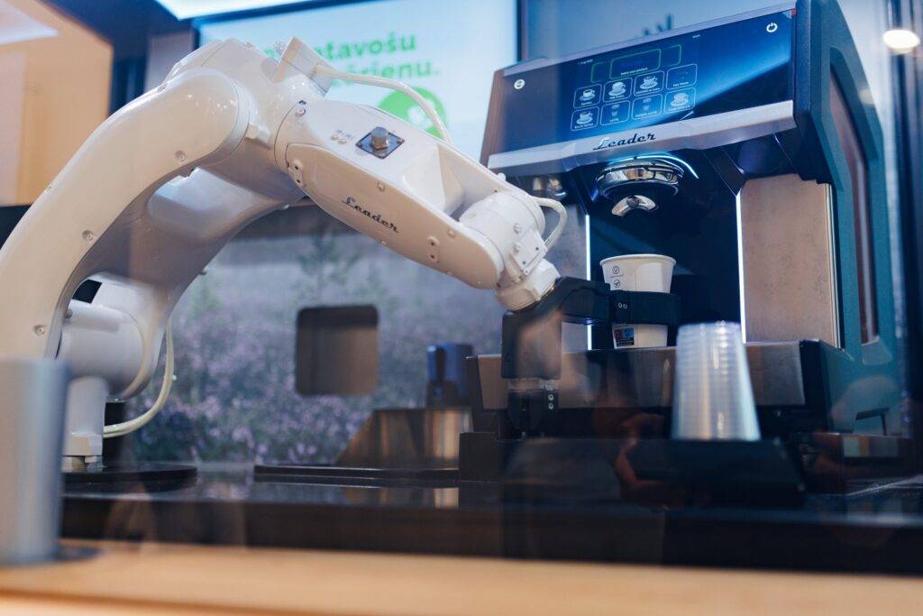 “Virši” iepazīstina ar pirmo barista robotu Baltijā 11 “Virši” iepazīstina ar pirmo barista robotu Baltijā