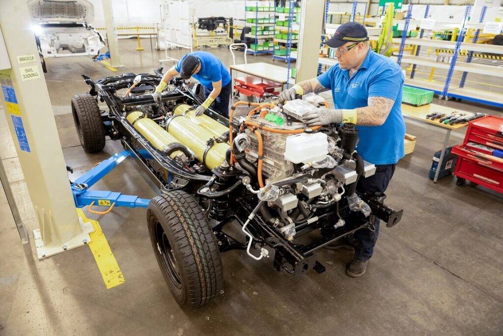 Toyota prezentē Hilux prototipu ar ūdeņraža šūnu dzinēju