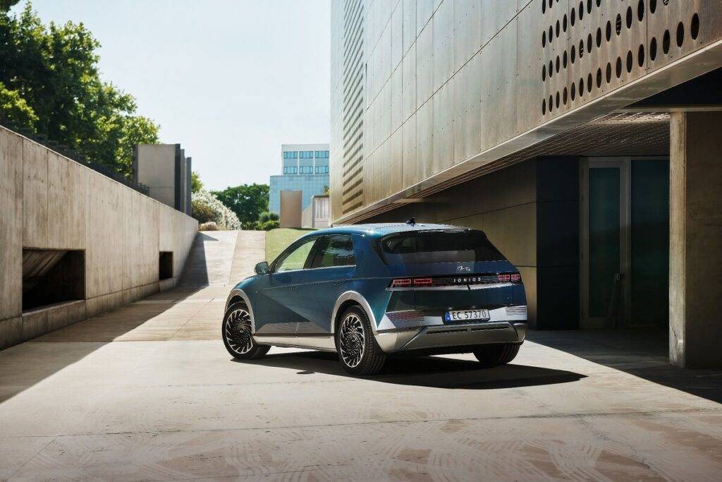 Ne motora rūkoņas, ne rites trokšņu: kā mūsdienās salonā panāk klusumu