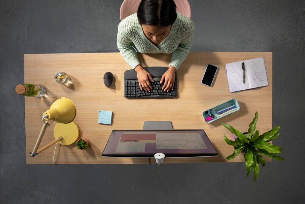 Logitech iepazīstina ar ergonomisku viļņveida tastatūru, kas uzlabo darbinieku komfortu un labsajūtu 9 Logitech iepazīstina ar ergonomisku viļņveida tastatūru, kas uzlabo darbinieku komfortu un labsajūtu