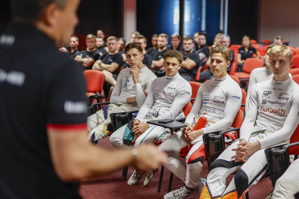 Latvijas pārstāvis Portugālē cīnās par “Porsche Junior” titulu (Video) 20 Latvijas pārstāvis Portugālē cīnās par “Porsche Junior” titulu