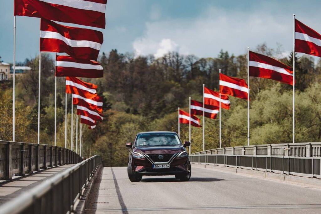 Karogu brauciens, ezera izgaismošana un latviskas maltītes: idejas Latvijas apceļošanai svētku brīvdienās 5 Karogu brauciens, ezera izgaismošana un latviskas maltītes: idejas Latvijas apceļošanai svētku brīvdienās