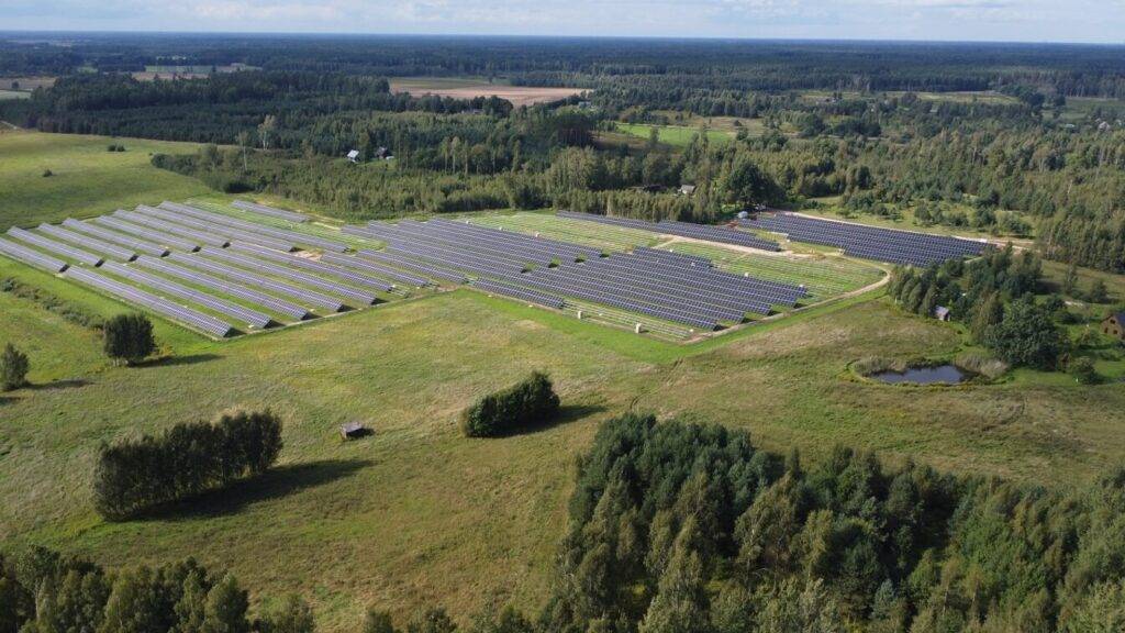 Sunly no Swedbank piesaista 22 miljonus eiro 52 MW saules parku portfeļa būvniecībai Latvijā   