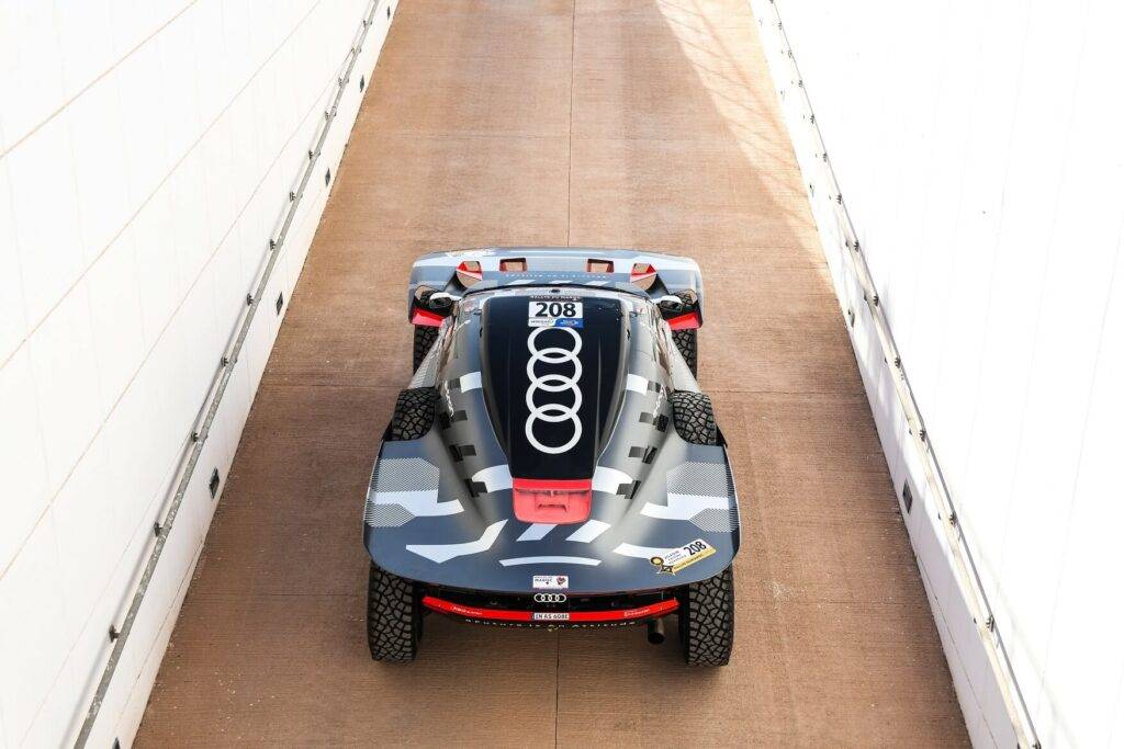 Audi RS Q e-tron gatavojas 2024. gada Dakāras rallijam 