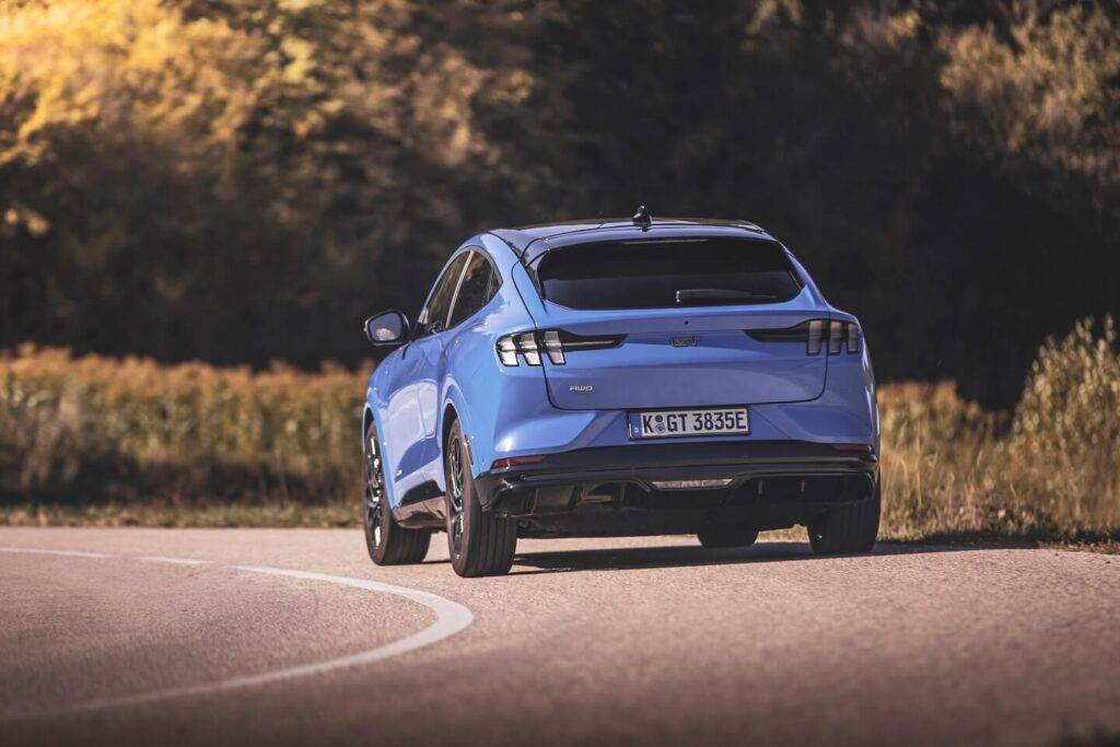 Elektroautomobiļu akumulatori mainās: kā tiek grautas ierastās robežas 7 Elektroautomobiļu akumulatori mainās: kā tiek grautas ierastās robežas