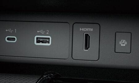 Kāpēc automašīnai ir nepieciešams HDMI?