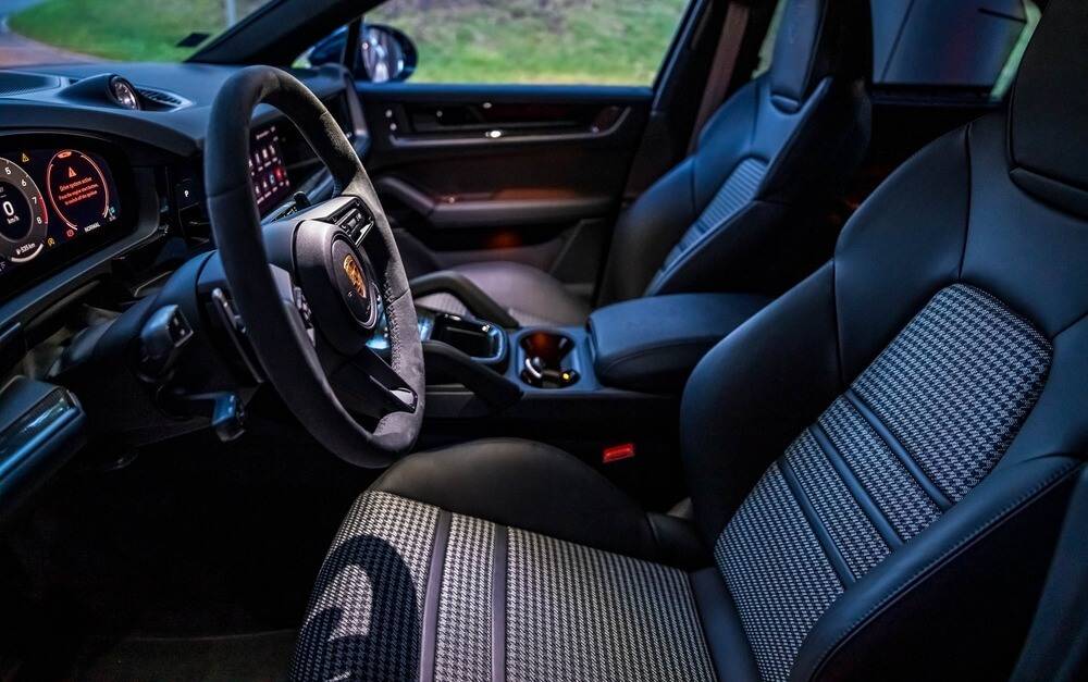 “Latvijas Gada Auto 2024” “Porsche Cayenne” atzīts par gada “premium” un gada sportiskāko auto 18 “Latvijas Gada Auto 2024” “Porsche Cayenne” atzīts par gada “premium” un gada sportiskāko auto