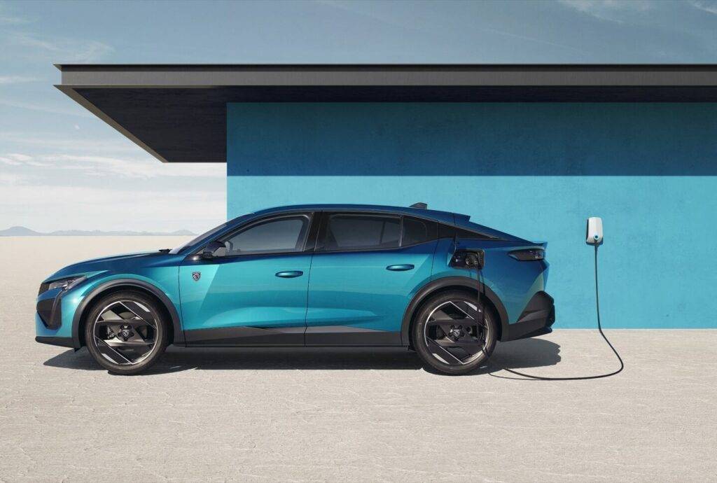 Peugeot 408 Latvijas Gada auto 2024 finālā izcīna 4. vietu 13 Peugeot 408 Latvijas Gada auto 2024 finālā izcīna 4. vietu