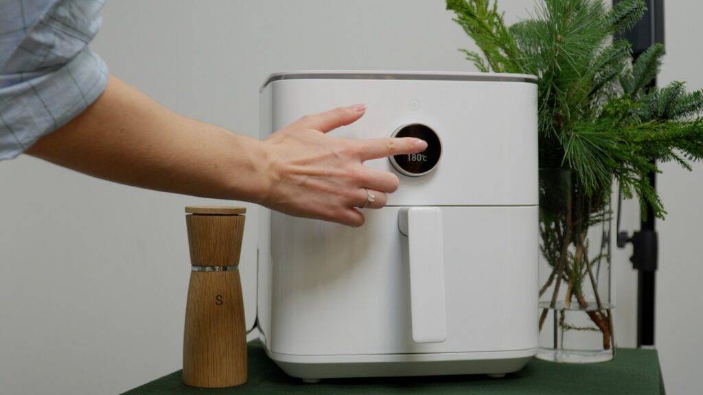 Pēdējā brīža padomi: oriģināla recepte svētku galdam un 5 mūsdienīgas dāvanu idejas