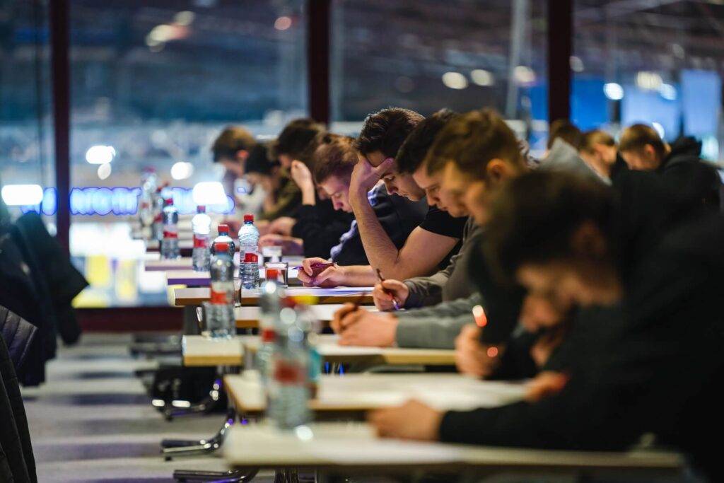 Automehāniķa profesijas prestižs pēdējo 15 gadu laikā ir audzis, taču vēl ir daudz darāmā, pauž auto nozares pārstāvji un pedagogi 12 Automehāniķa profesijas prestižs pēdējo 15 gadu laikā ir audzis, taču vēl ir daudz darāmā, pauž auto nozares pārstāvji un pedagogi