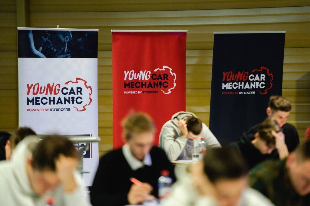 Automehāniķa profesijas prestižs pēdējo 15 gadu laikā ir audzis, taču vēl ir daudz darāmā, pauž auto nozares pārstāvji un pedagogi 14 Automehāniķa profesijas prestižs pēdējo 15 gadu laikā ir audzis, taču vēl ir daudz darāmā, pauž auto nozares pārstāvji un pedagogi