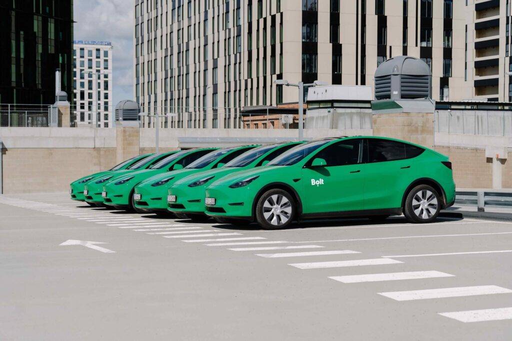 “Bolt” kopbraukšanas klientiem Rīgā sāk piedāvāt braucienus ar “Tesla” elektroauto; ievieš jaunu kategoriju 7 “Bolt” kopbraukšanas klientiem Rīgā sāk piedāvāt braucienus ar “Tesla” elektroauto; ievieš jaunu kategoriju