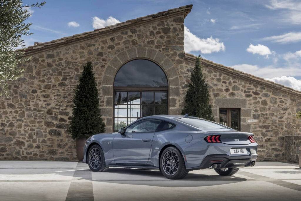 Leģendārā ikona Ford Mustang jaunā veidolā drīz ieradīsies Latvijā 7 Ford Mustang Coupe 3