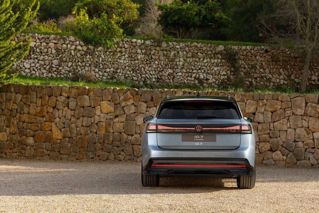 Jauns e-mobilitātes standarts: pasaules pirmizrādi piedzīvo Volkswagen ID.7 Tourer ar nobraukuma distanci līdz 685 km 13 Jauns e-mobilitātes standarts: pasaules pirmizrādi piedzīvo Volkswagen ID.7 Tourer ar nobraukuma distanci līdz 685 km