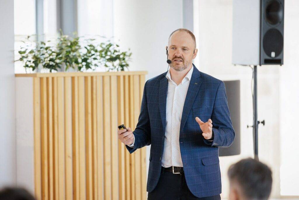 Riski un priekšrocības uzņēmuma datu apstrādei un glabāšanai mākonī